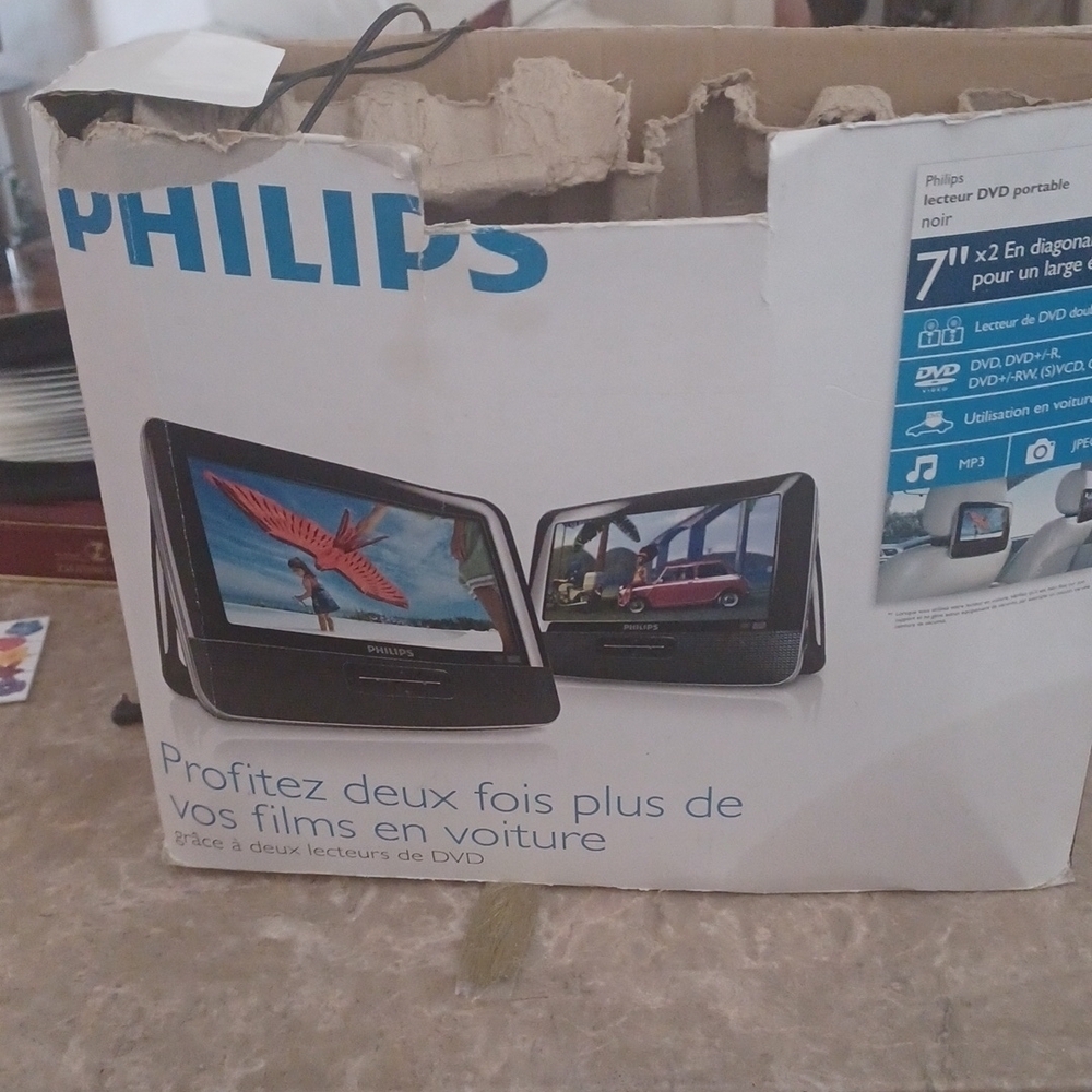 - Double your movies on the road with tow DVD - Picture 1 of 8